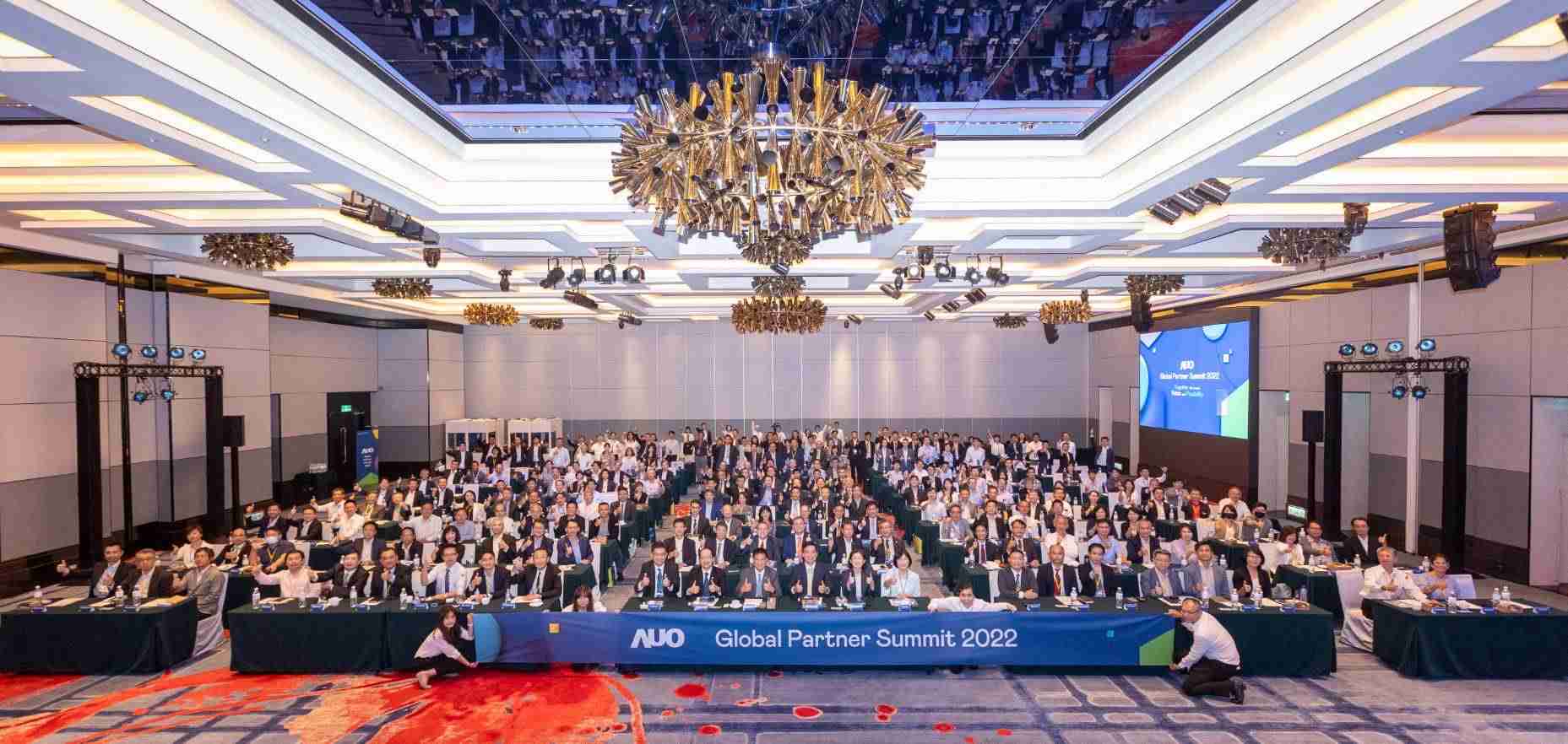 友達推動「安心、、、創新、、、、用心、、、、同心、、、盡心」五星職旅，，，，為菲籍員工打造全方位照護，，，，首度贏得「人權實踐與發展領袖獎」殊榮