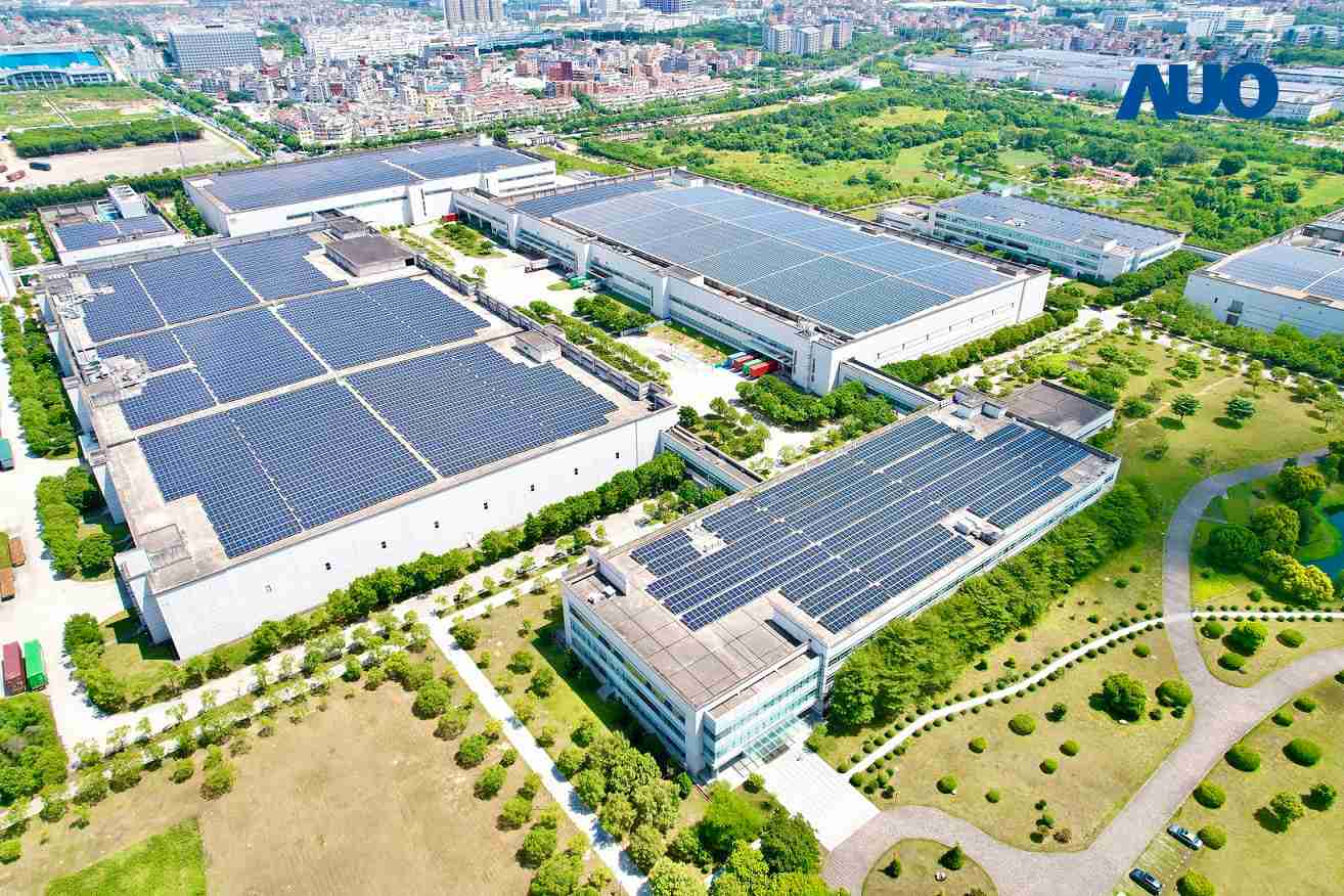 z6mg·人生就是博厦门推动智能制造同时，，透过绿电创能纵深推进绿色转型，，厂区全屋顶铺设太阳能光伏板，，每年太阳能发电 2,600多万度